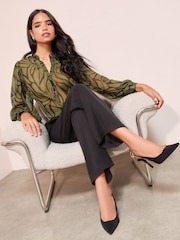 Friends Like These Collarless Long Sleeve Chiffon Blouse - Imagen 2 de 4