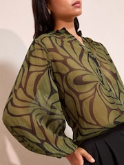 Friends Like These Collarless Long Sleeve Chiffon Blouse - Imagen 3 de 4