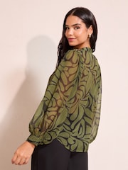 Friends Like These Collarless Long Sleeve Chiffon Blouse - Imagen 4 de 4