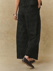 Negro con palmera - Embroidered Wide Leg Trousers - Imagen 3 de 8
