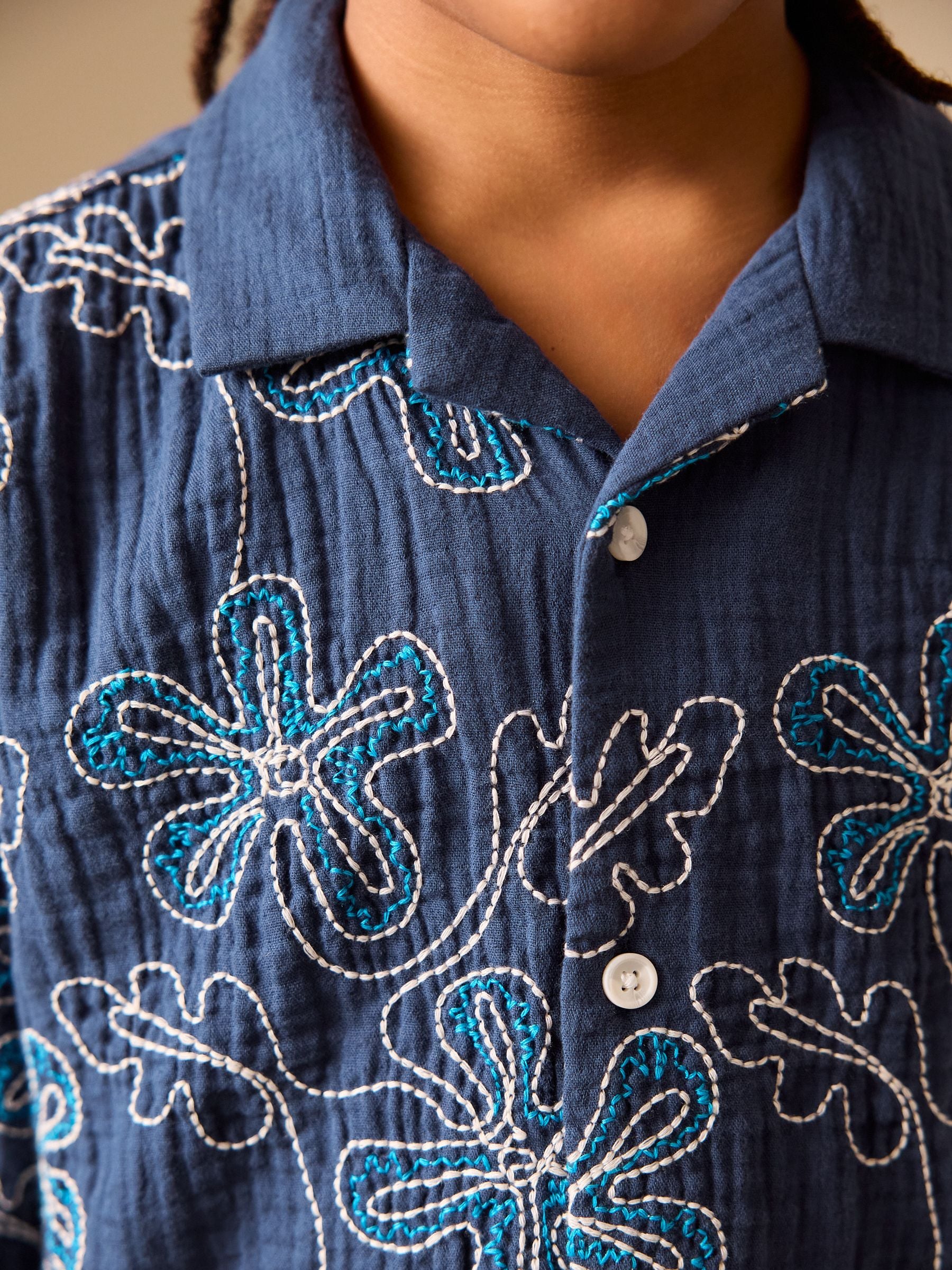 Next：日本 ダークブルー 刺繍 フラワー - 半袖リビアカラーシャツ（3