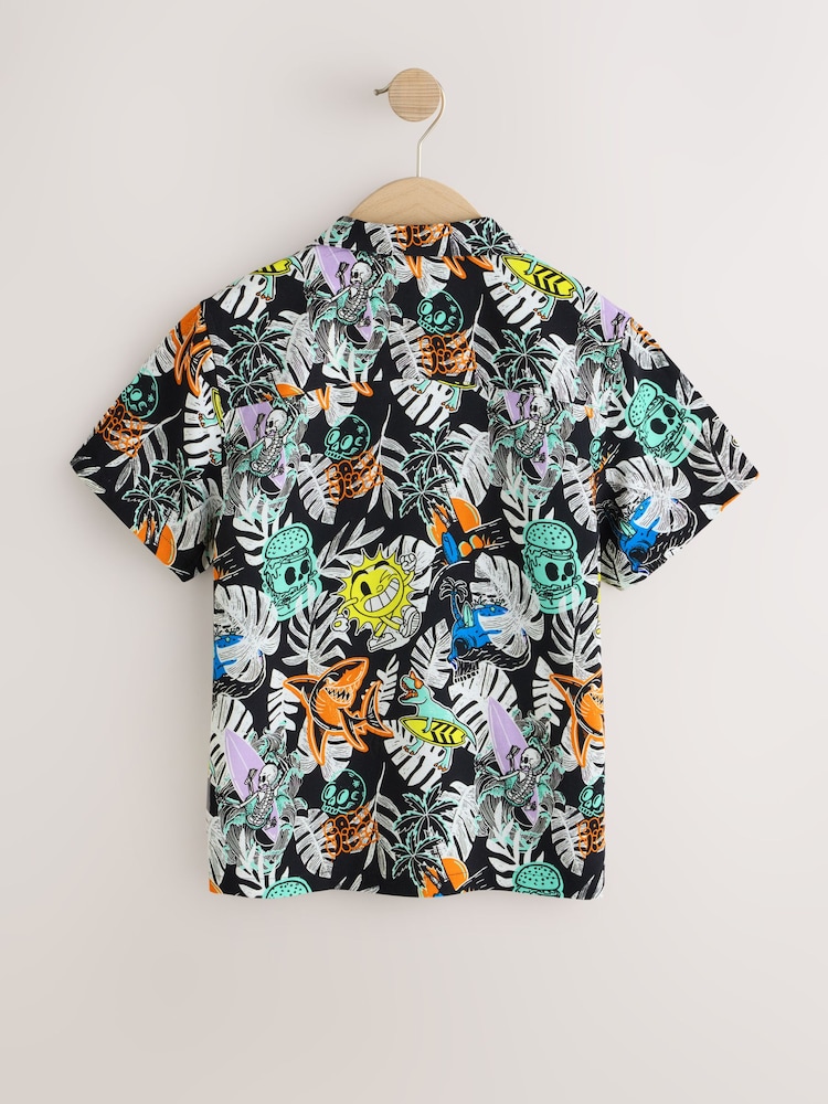 Schwarzer Graffiti-Allover-Print - Kurzarmhemd mit Reverskragen (3–16Jahre) - Bild 2 von 4