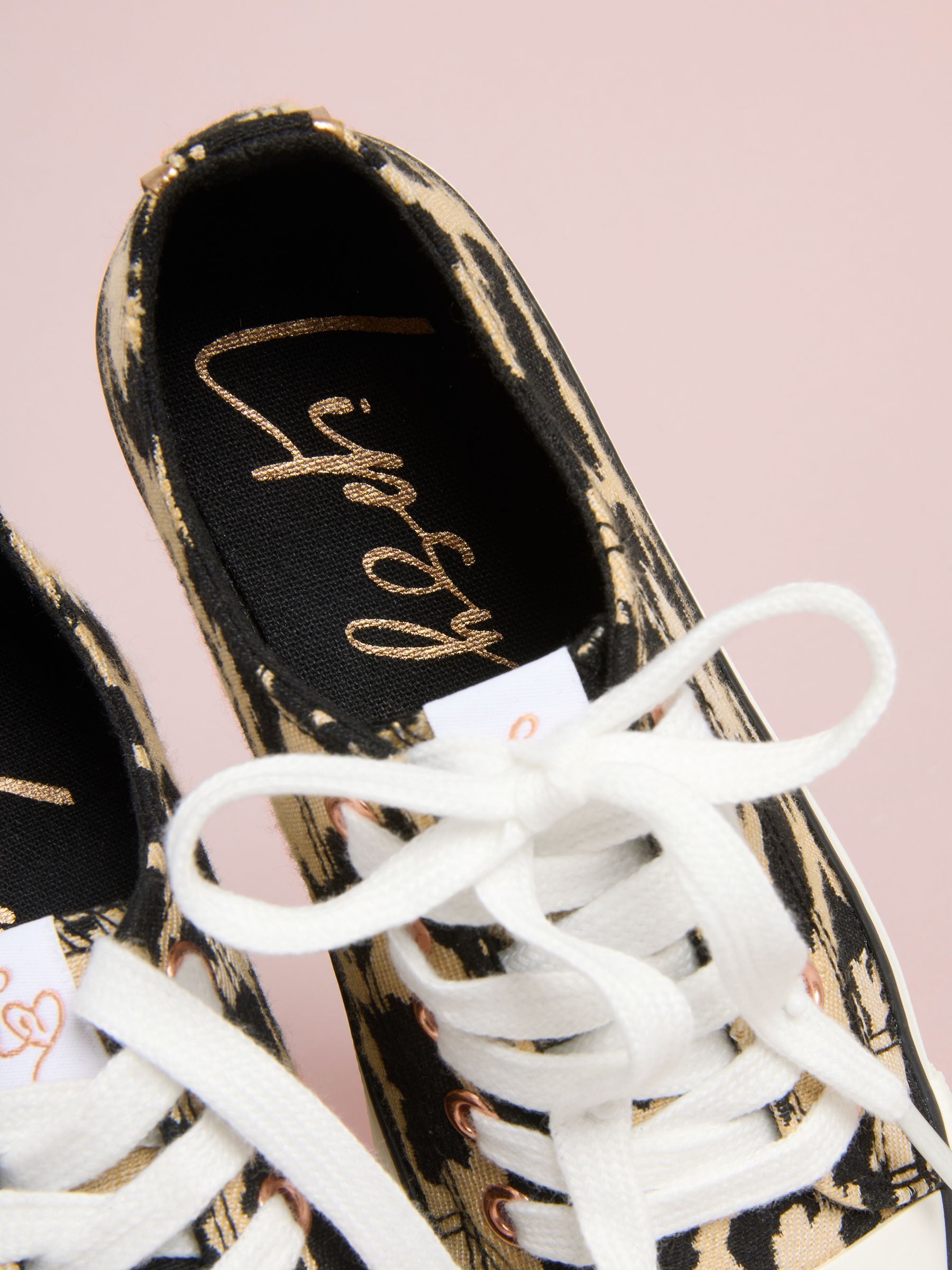 Cumpără Neutru cu imprimeu leopard - Lipsy Low Top Cu șireturi