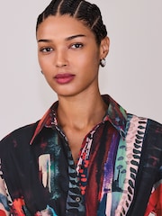 Red Abstract Print - Short Sleeve Cinched Waist Midi Shirt Dress - صورة 4 من 7