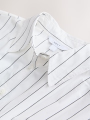 Monochrome White with Black Stripe - Short Sleeve Cinched Waist Midi Shirt Dress - صورة 2 من 3