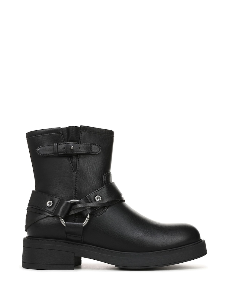 Blowfish Malibu Regular Fit Vista Chelsea Black Boots - Image 1 of 7 Blowfish Malibu Regular Fit Vista Chelsea Black Boots - Image 1 of 7