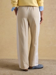 أصفر مقلم - بنطلون قطن سهل الارتداء موديل Hallie من Joules - Image 4 of 10