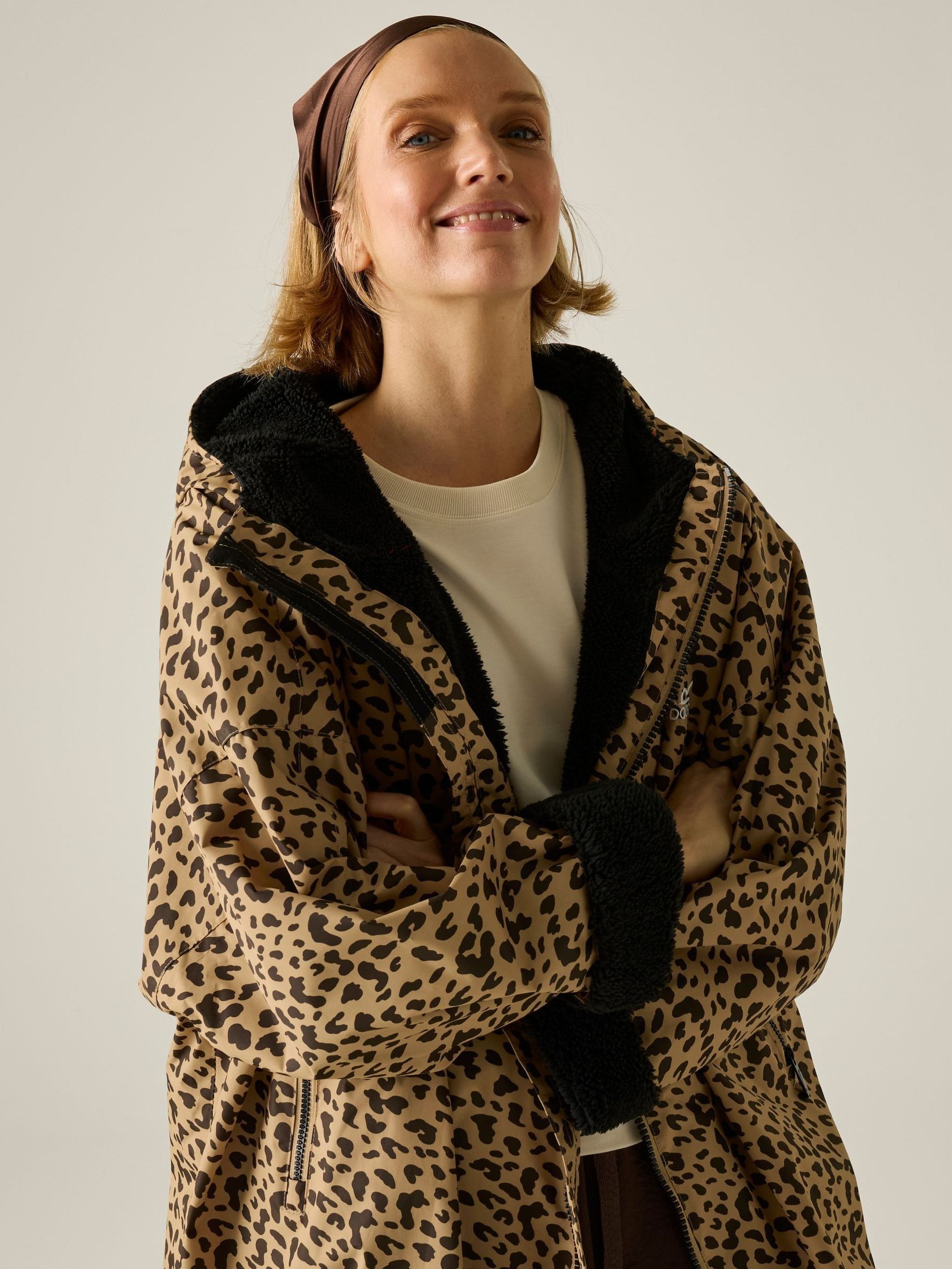 Regatta Unisex Adult Waterproof Changing Robe in Tan | Size: Small/Medium - Image 5