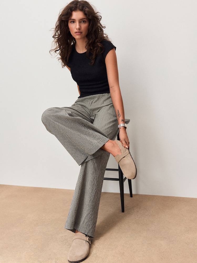 Black Short Sleeve Textured Crew Neck Top - Image 2 of 7 Black Short Sleeve Textured Crew Neck Top - Image 2 of 7