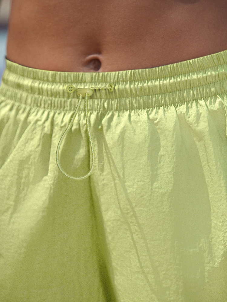 Лаймово-зелений - завищена талія Dry Tech 2-in-1 Sport Shorts - Image 4 of 4 Лаймово-зелений - завищена талія Dry Tech 2-in-1 Sport Shorts - Image 4 of 4