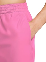 وردي شاحب - 5 بوصة - شورت سباحة Volley من Nike - صورة 9 من 9