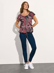 Blusa de alças finas étnica M&Co com bainha amarrada - Imagem 2 de 5