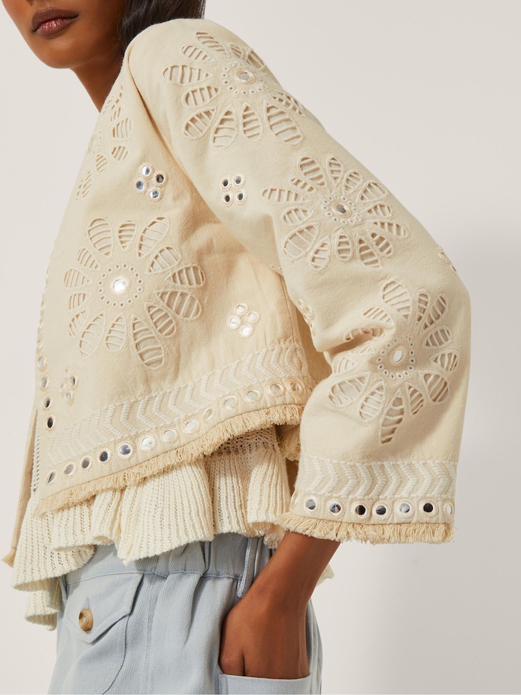 Monsoon Calista Cutwork Cropped Jacket - Imagem 2 de 4