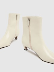 Branco - Schuh Bexley Kitten Boots - Imagem 3 de 4
