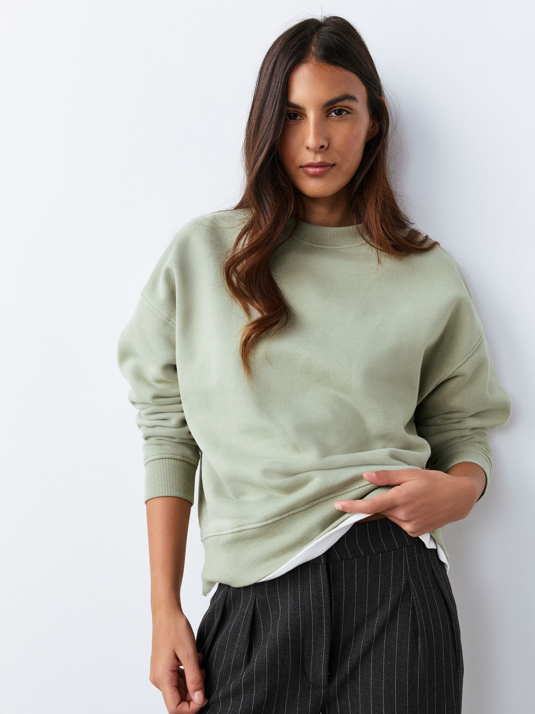 f*r様 25ss STILL BY HAND VE01252 crewneck Buy Sage Green Supersoft Peached Essentials Crew Neck Seam Detail