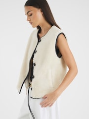 Colete com botões River Island Borg - Imagem 1 de 4