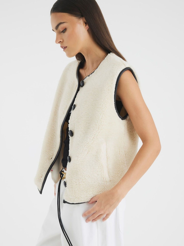 Colete com botões River Island Borg - Imagem 1 de 4