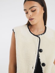 Colete com botões River Island Borg - Imagem 2 de 4