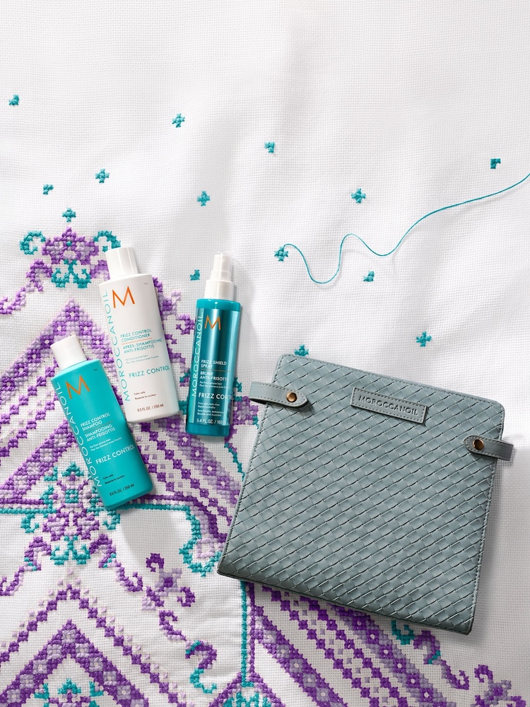 Moroccanoil Frizz Christmas Collection - Image 2 of 4 Moroccanoil Frizz Christmas Collection - Image 2 of 4