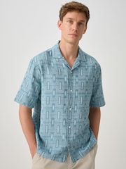 أزرق شكل هندسي - قميص مطبوع كم قصير - صورة 1 من 5