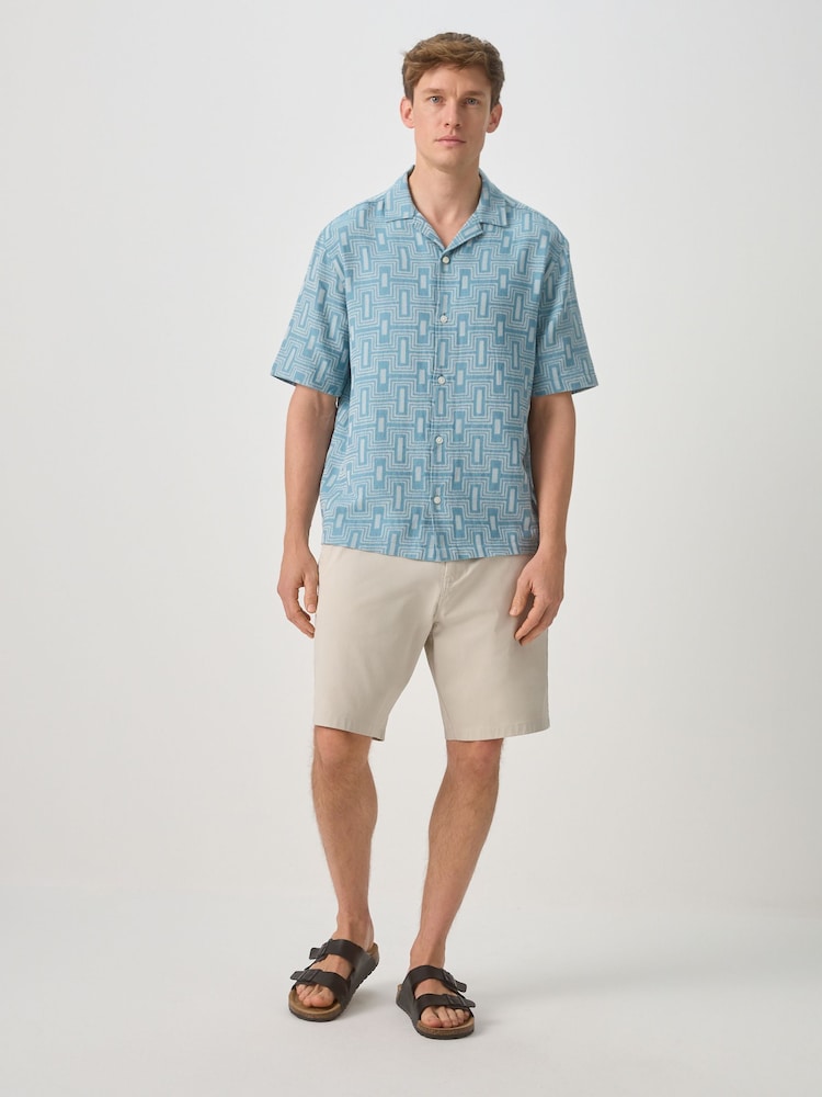 أزرق شكل هندسي - قميص مطبوع كم قصير - صورة 2 من 5 أزرق شكل هندسي - قميص مطبوع كم قصير - صورة 2 من 5