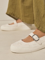 أبيض - أحذية ماري جين من قماش الكانفاس من Forever Comfort - Image 5 of 7