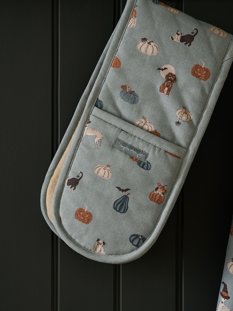 Sophie Allport Soft Teal Paws & Pumpkins Double Oven Gloves - Image 2 of 3 Sophie Allport Soft Teal Paws & Pumpkins Double Oven Gloves - Image 2 of 3