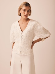 Mint Velvet Cream Embroidered Detail Top - Imagen 1 de 8