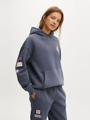 Cinza - Moletom com capuz com estampa gráfica premium Cotton On Plush - Imagem 1 de 4