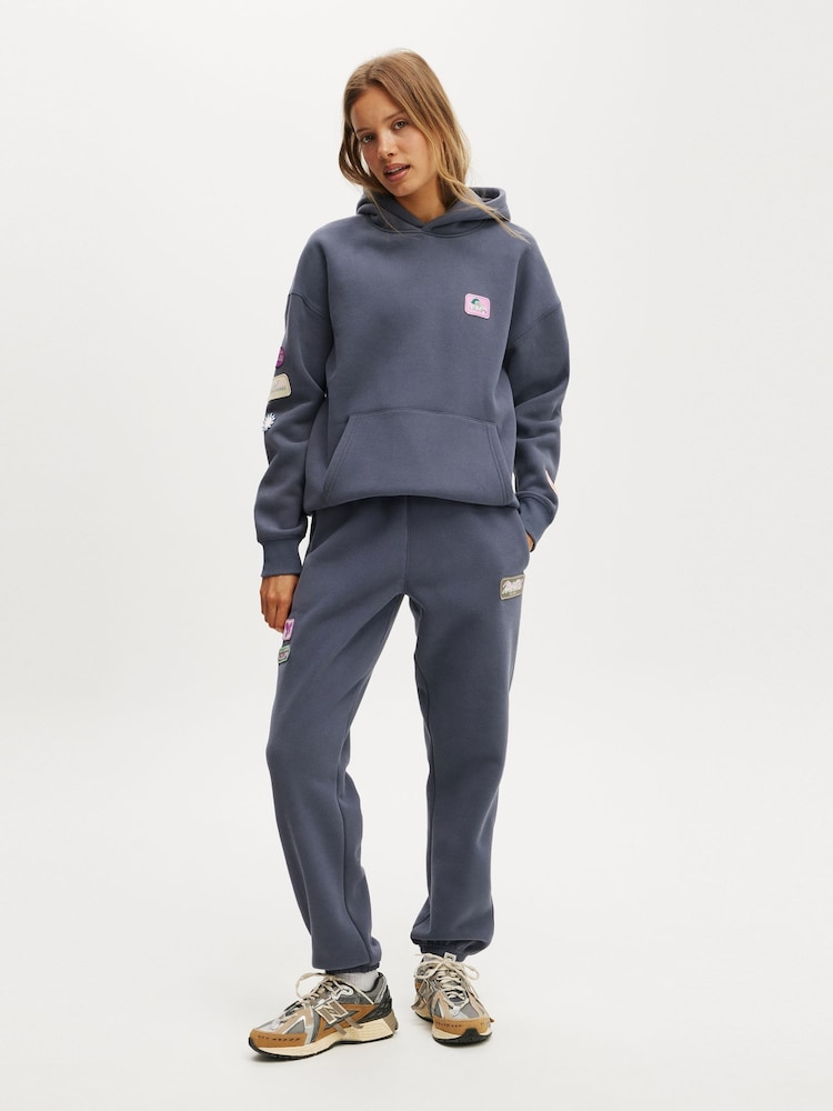 Cinza - Moletom com capuz com estampa gráfica premium Cotton On Plush - Imagem 4 de 4