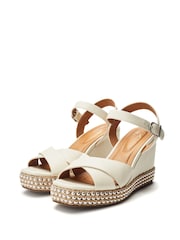 كريم - Moda in Pelle Janeen Ball Trim Mid Height Square Toe Comfort Wedge Sandals - صورة 2 من 4