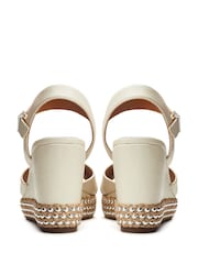 كريم - Moda in Pelle Janeen Ball Trim Mid Height Square Toe Comfort Wedge Sandals - صورة 3 من 4