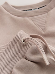 طقم من سويت شيرت بكُم قصير مزيّن بطبعة جرافيك مع شورت من Baker by Ted Baker - Image 13 of 14