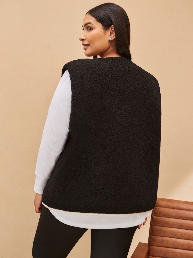Live Unlimited Curve Borg Gilet with White Tipping - صورة 2 من 4 Live Unlimited Curve Borg Gilet with White Tipping - صورة 2 من 4