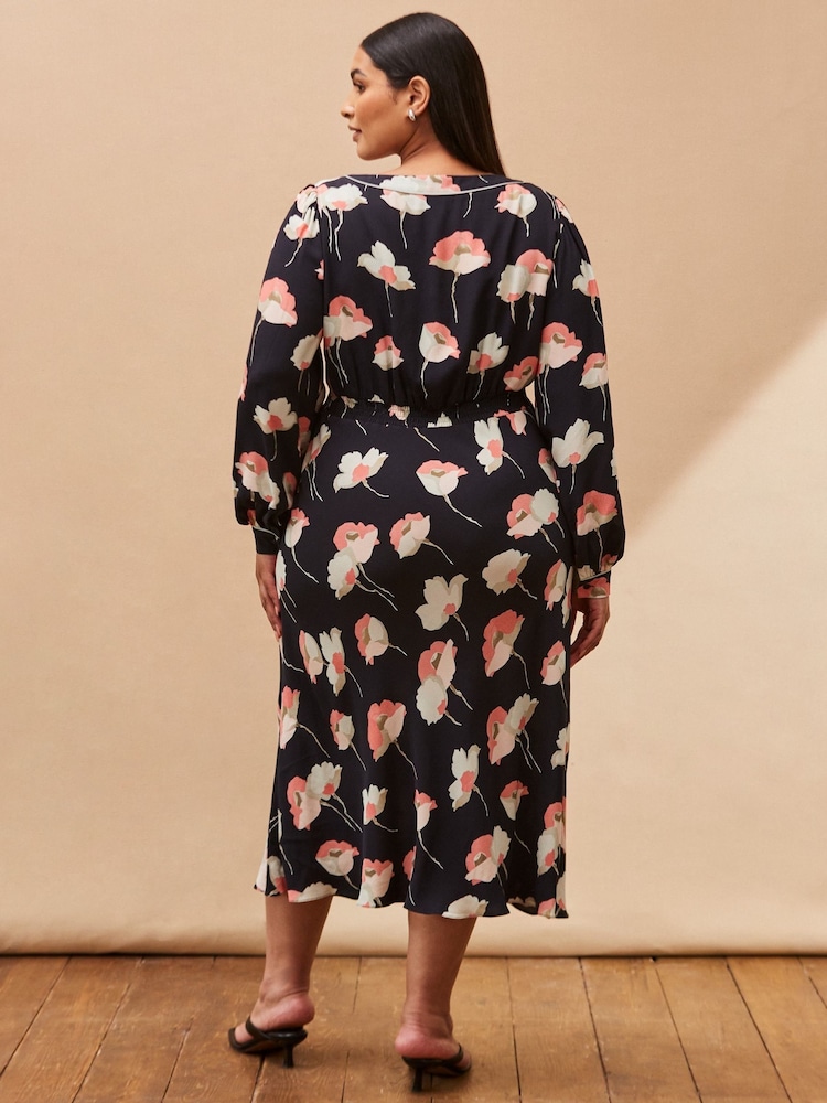 Live Unlimited Black Curve Petite Floral Print Piping Detail Dress - Image 3 of 3 Live Unlimited Black Curve Petite Floral Print Piping Detail Dress - Image 3 of 3