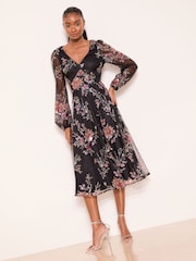 Lipsy Premium Maxikleid mit floralen Netzstoff-Ärmeln - Bild 1 von 4