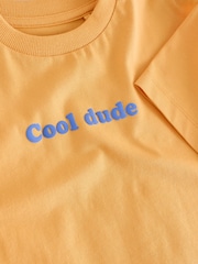 برتقالي بشعار - تيشرت بأكمام قصيرة بطبعة صغيرة للأطفال (3شهور -7سنوات) - صورة 4 من 4