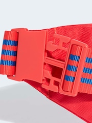 أحمر - شنطة خصر Adicolor من adidas Originals - Image 4 of 5