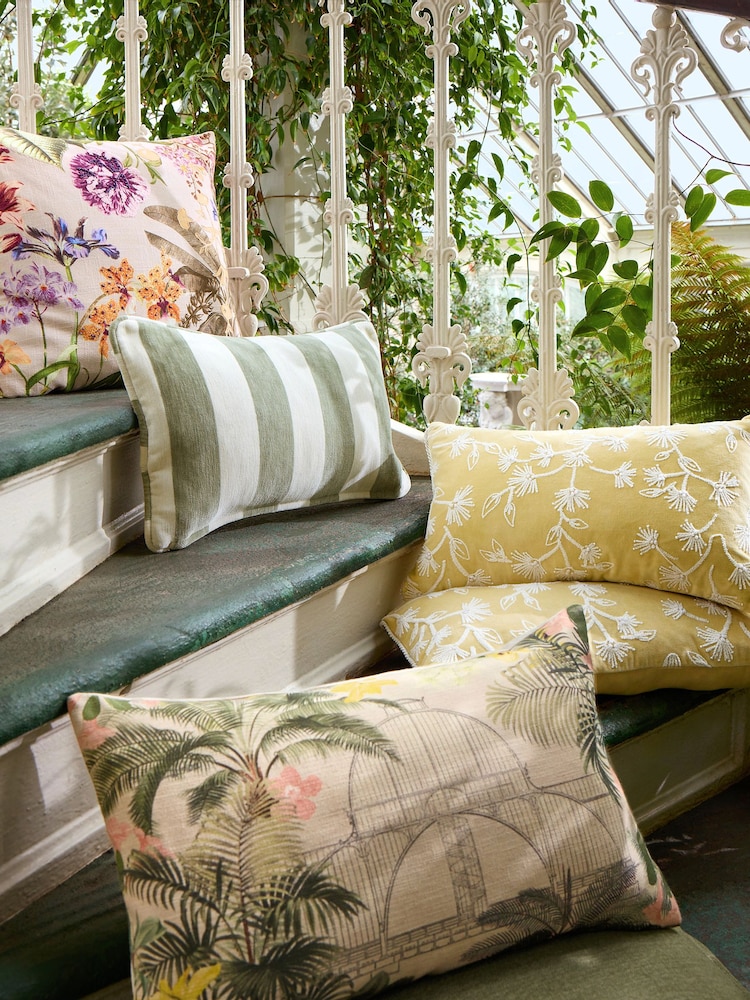 وسادة كرسي مطرزة مورّدة مقاس 50 × 30سم من Kew Gardens - Image 5 of 5