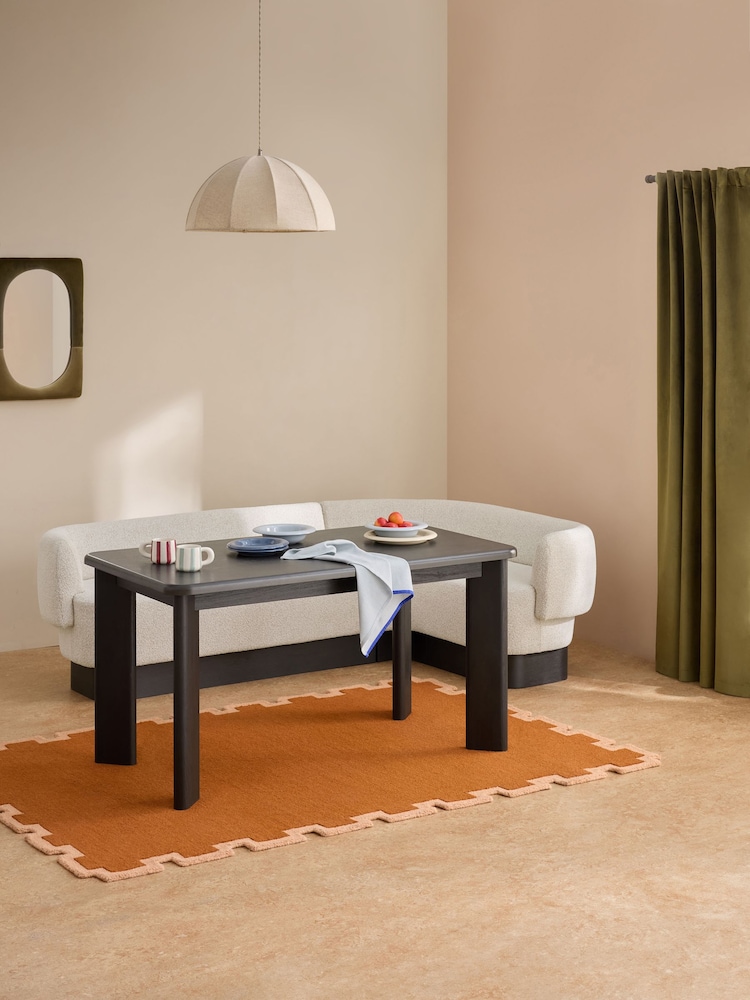 طاولة طعام ومقعد نوفارا من MADE.COM حزمة - صورة 1 من 6