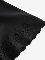 Schwarz - Laura Ashley Midi-Kleid aus Baumwolle mit Lochstickerei - Bild 3 von 4