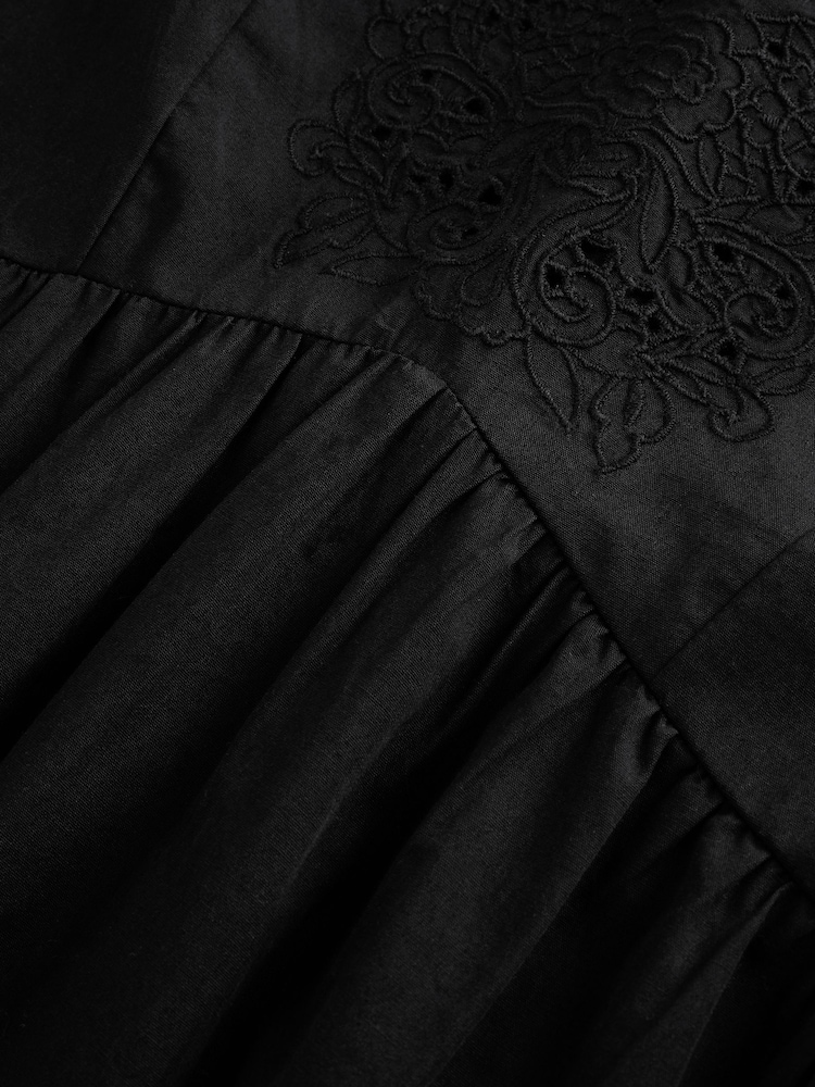 שחור - Laura Ashley שמלת כותנה באורך מידי בעיטור רקמת ברודרי - תמונה 4 מתוך 4 שחור - Laura Ashley שמלת כותנה באורך מידי בעיטור רקמת ברודרי - תמונה 4 מתוך 4