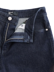 Enxaguar e lavar - Friends Like These shorts jeans estilo bermuda. - Imagem 7 de 7