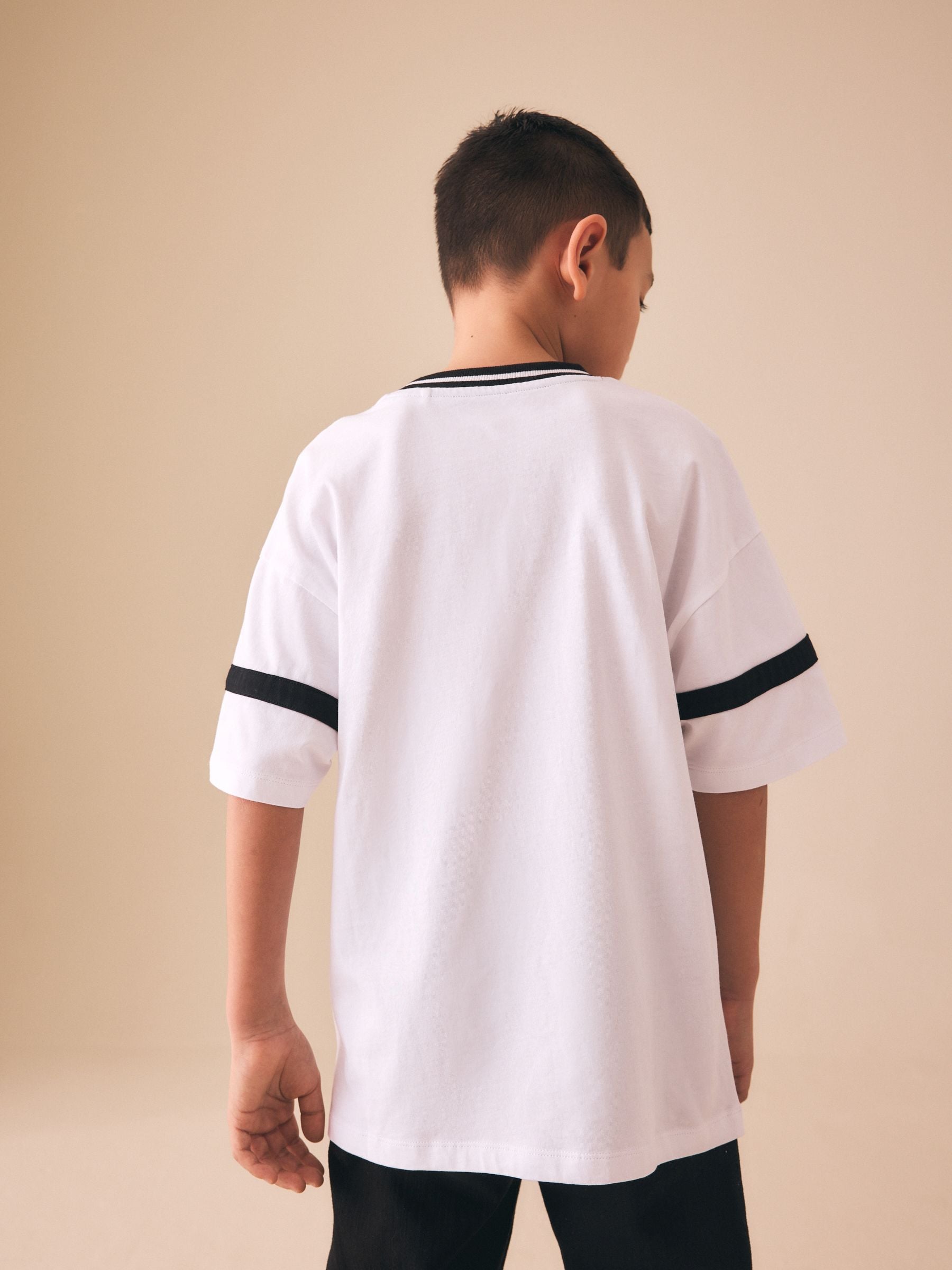 Next：日本 ホワイト・バーシティ - Pokémon 半袖 Tシャツ（3～16 歳