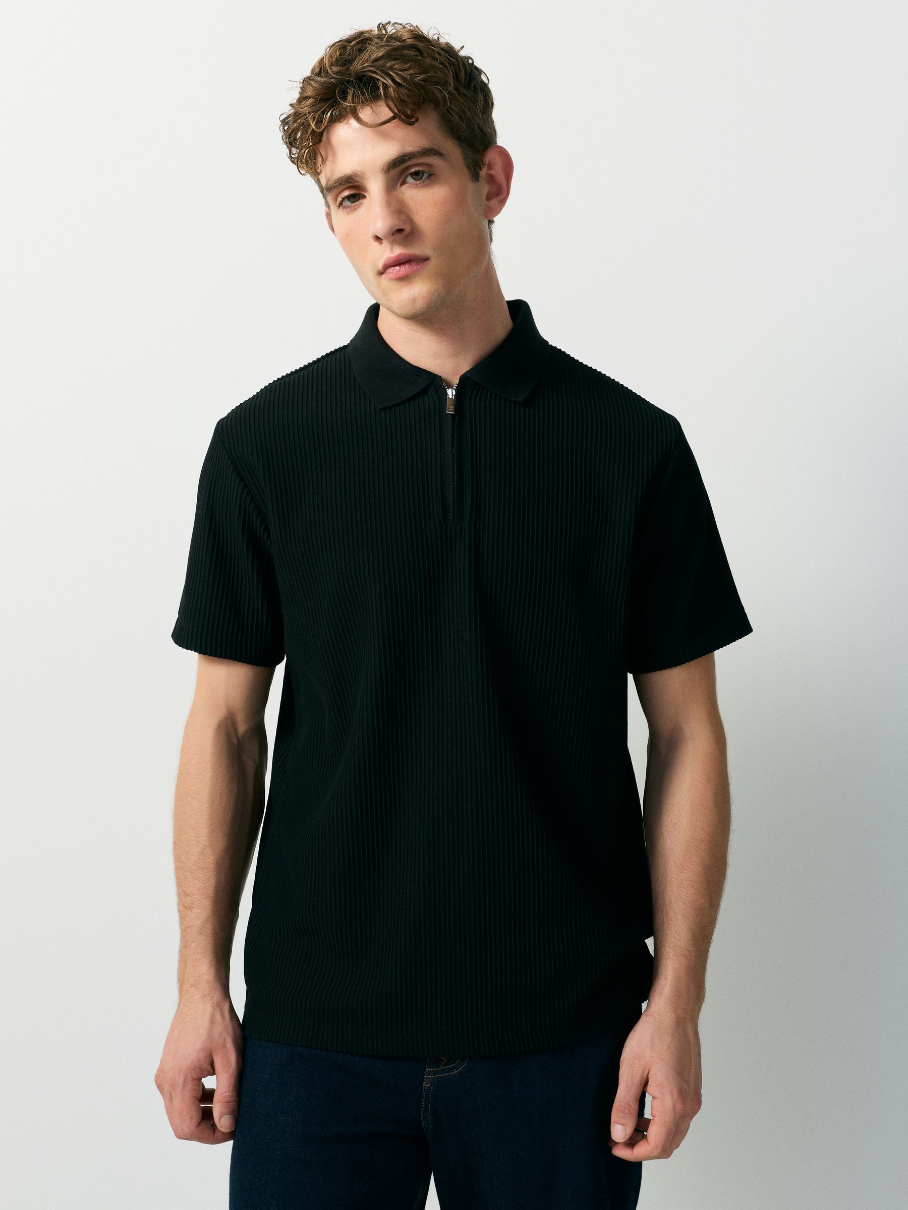 ブラックポロシャツ 短袖 テクスチャー Next：日本 ブラック - テクスチャード スマート ジップネック