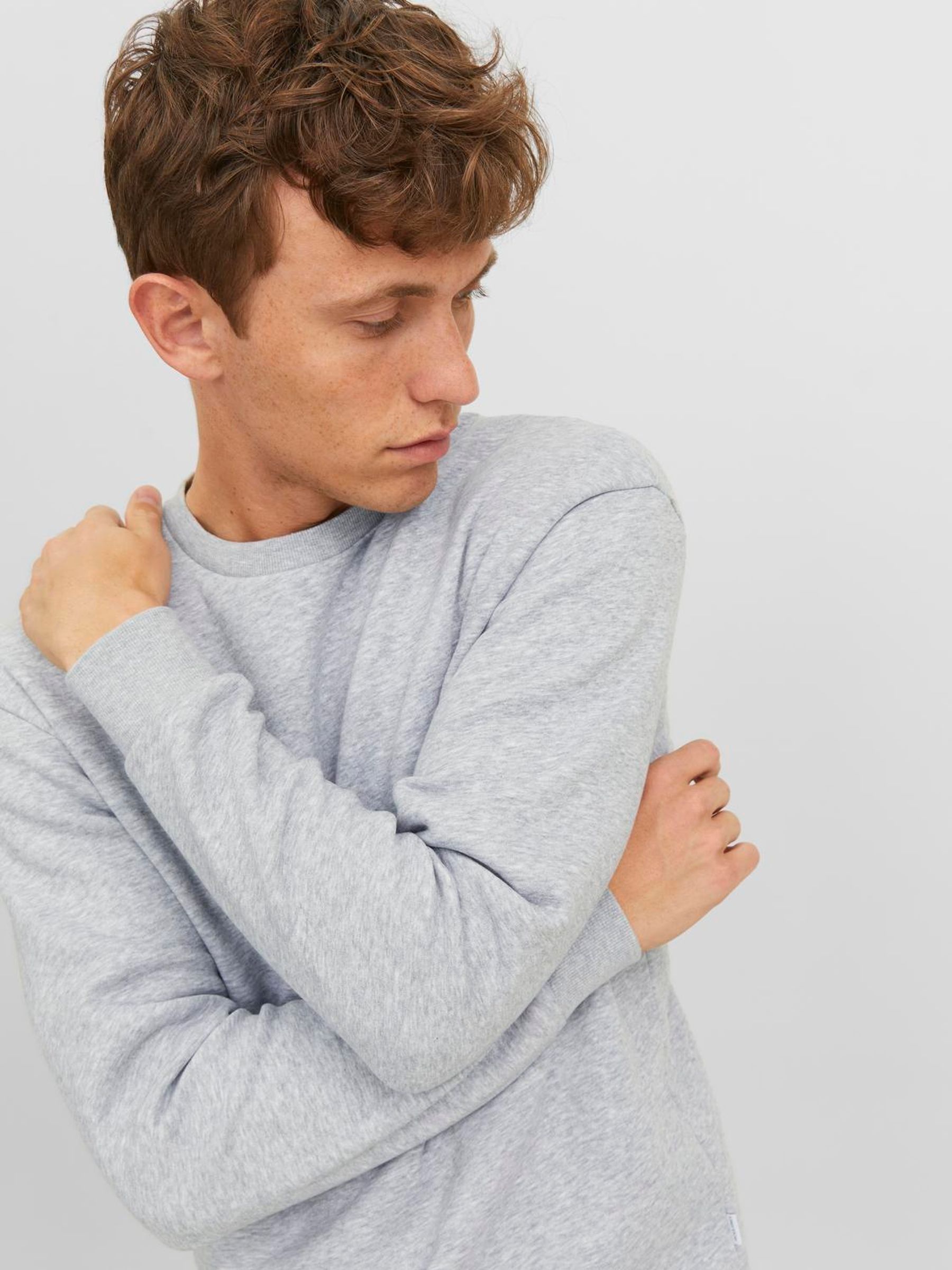Next：日本 ライトグレー - Jack & Jones クルーネック スウェット
