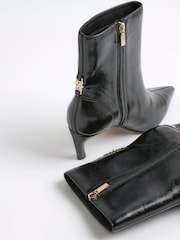 River Island Wide Fit Point Toe Kitten Heel Boots - Imagem 5 de 6