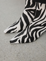 Zebra Print Leather - Forever Comfort® Almond Toe Heeled Ankle Boots - Bild 7 von 11