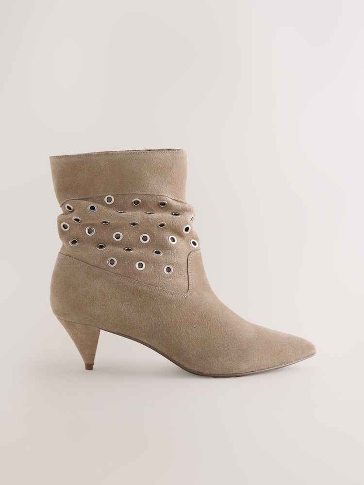 Nøytral semsket skinn - Forever Comfort® Eyelet Embellished Ankle Boots - Bilde 1 av 5 Nøytral semsket skinn - Forever Comfort® Eyelet Embellished Ankle Boots - Bilde 1 av 5