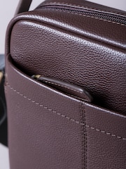 بني - Lakeland Leather Crummock Reporter Bag - صورة 5 من 7